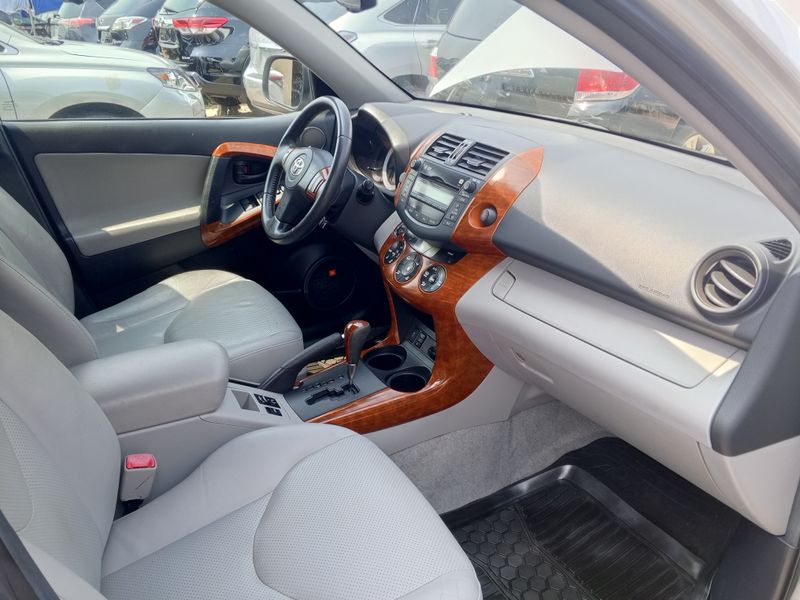 Thumbnail 4 of 2010 Toyota RAV4